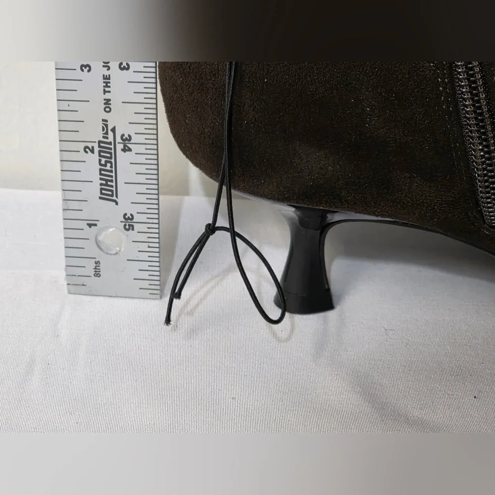 Unisa Chocolate Brown Faux Suede Ankle Kitten Heel Booties Womens Size 6.5
